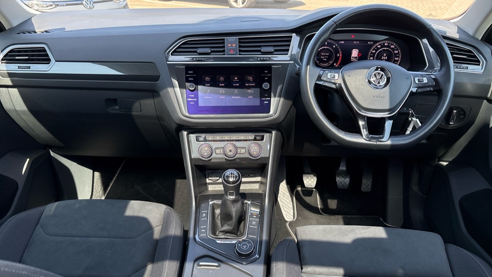 Volkswagen Tiguan 2.0 TDi 150 4Motion SEL 5dr Diesel Estate - Image 9