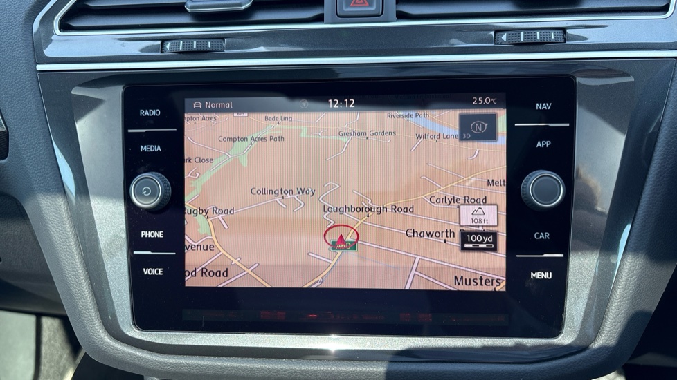 Volkswagen Tiguan 2.0 TDi 150 4Motion SEL 5dr Diesel Estate - Image 21