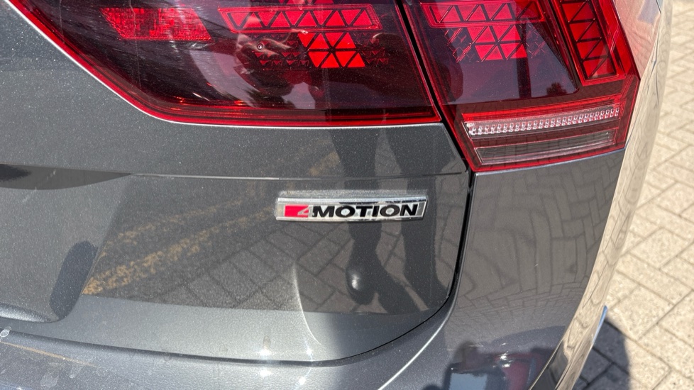 Volkswagen Tiguan 2.0 TDi 150 4Motion SEL 5dr Diesel Estate - Image 45
