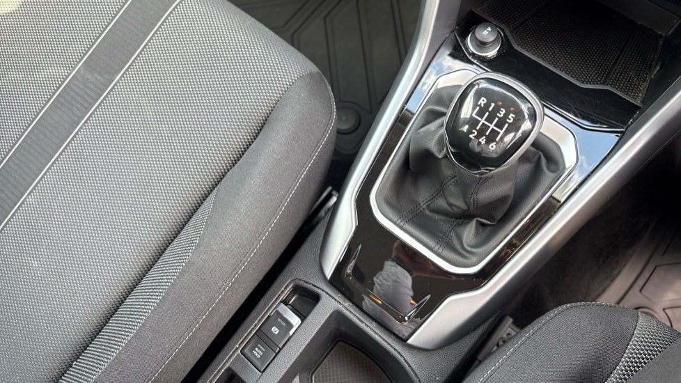 Volkswagen T-Roc 1.0 TSI Life 5dr Petrol Hatchback - Image 14