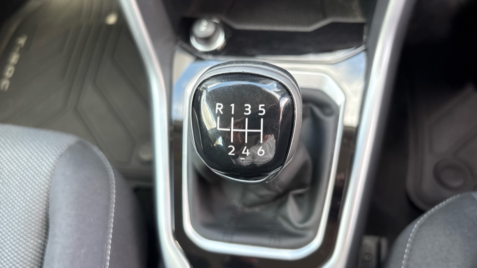 Volkswagen T-Roc 1.0 TSI Life 5dr Petrol Hatchback - Image 23