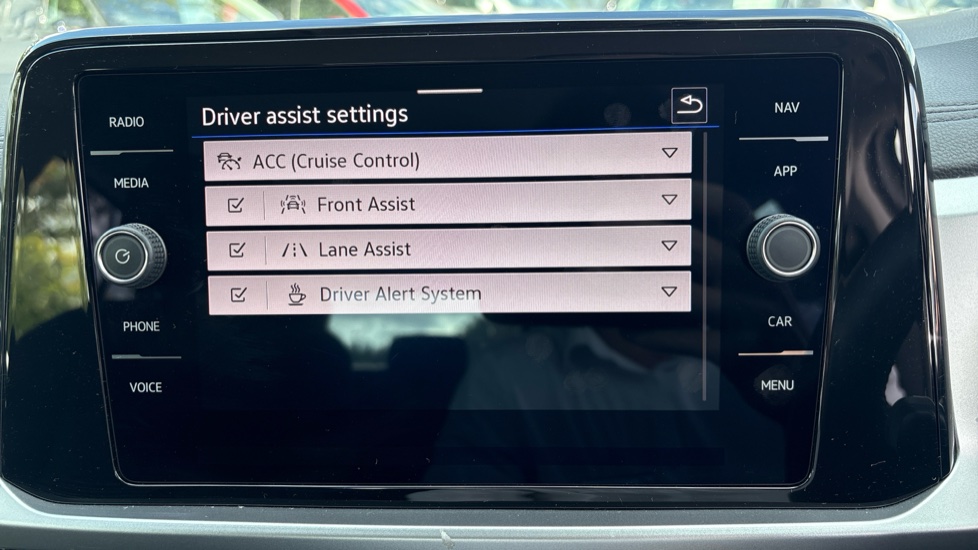 Volkswagen T-Roc 1.0 TSI Life 5dr Petrol Hatchback - Image 29