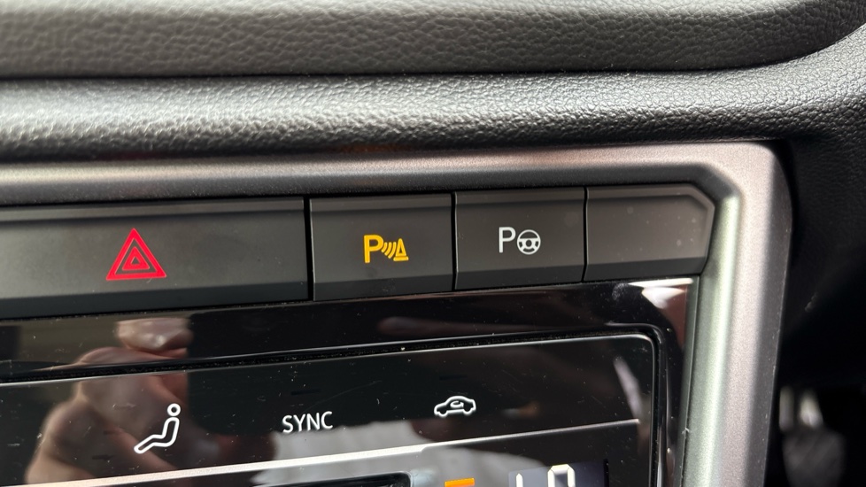 Volkswagen T-Roc 1.0 TSI Life 5dr Petrol Hatchback - Image 33