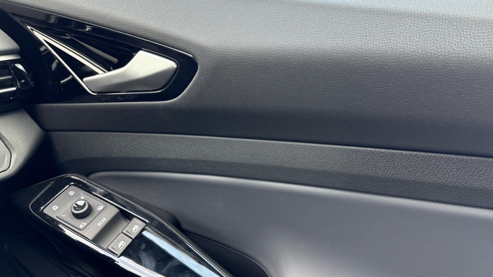 Volkswagen ID.4 125kW Match Pure 52kWh 5dr Auto [19'' Alloys] Electric Estate - Image 19