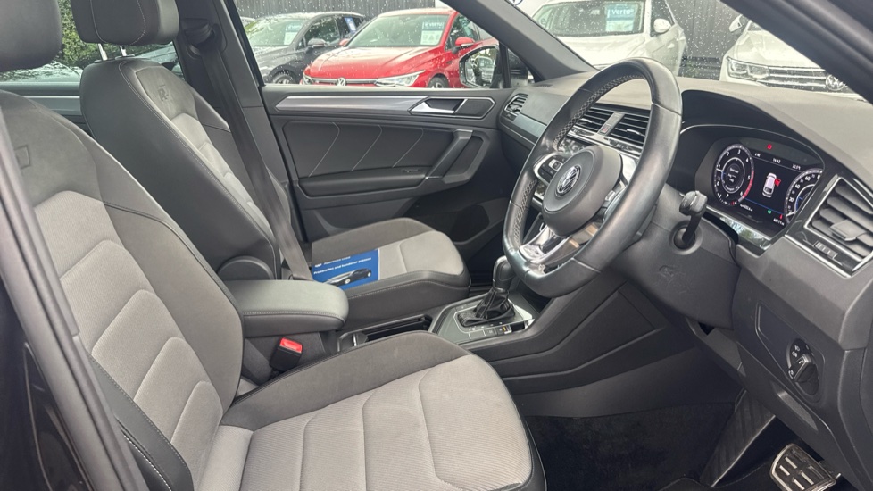 Volkswagen Tiguan 2.0 TDi 150 R-Line 5dr DSG Diesel Estate - Image 15