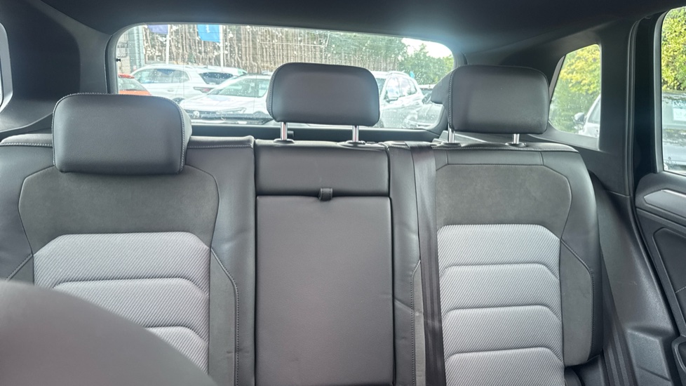 Volkswagen Tiguan 2.0 TDi 150 R-Line 5dr DSG Diesel Estate - Image 16