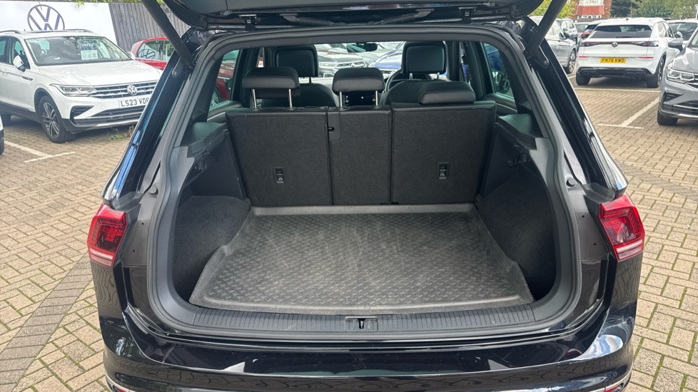 Volkswagen Tiguan 2.0 TDi 150 R-Line 5dr DSG Diesel Estate - Image 20