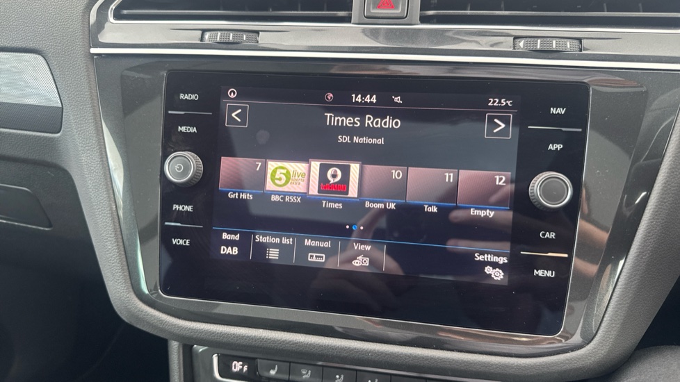 Volkswagen Tiguan 2.0 TDi 150 R-Line 5dr DSG Diesel Estate - Image 31