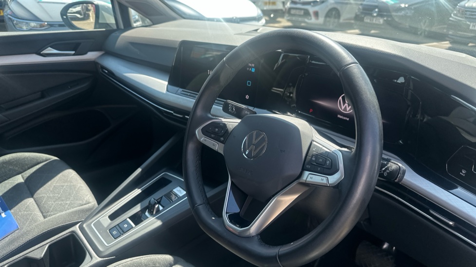 Volkswagen Golf 1.5 eTSI 150 Life 5dr DSG Petrol Hatchback - Image 6