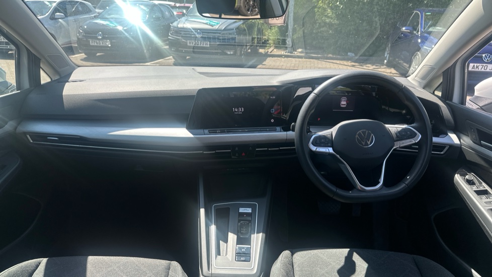 Volkswagen Golf 1.5 eTSI 150 Life 5dr DSG Petrol Hatchback - Image 9