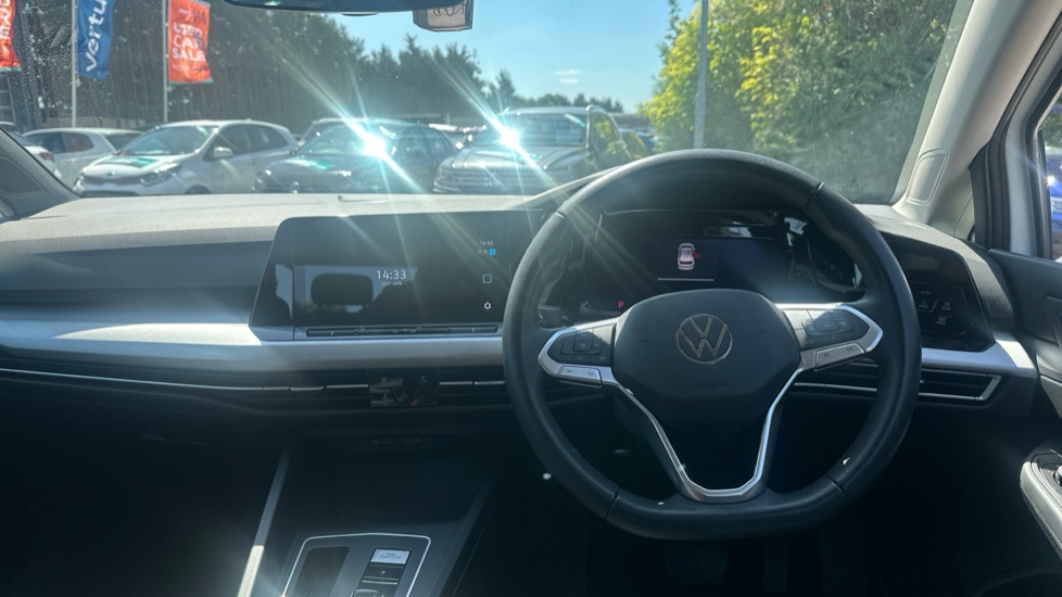 Volkswagen Golf 1.5 eTSI 150 Life 5dr DSG Petrol Hatchback - Image 10