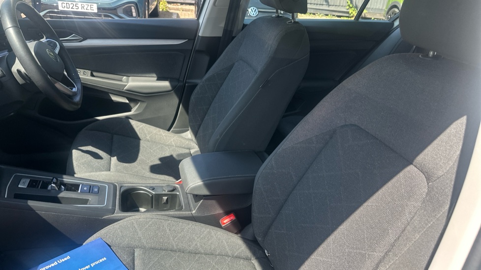 Volkswagen Golf 1.5 eTSI 150 Life 5dr DSG Petrol Hatchback - Image 24