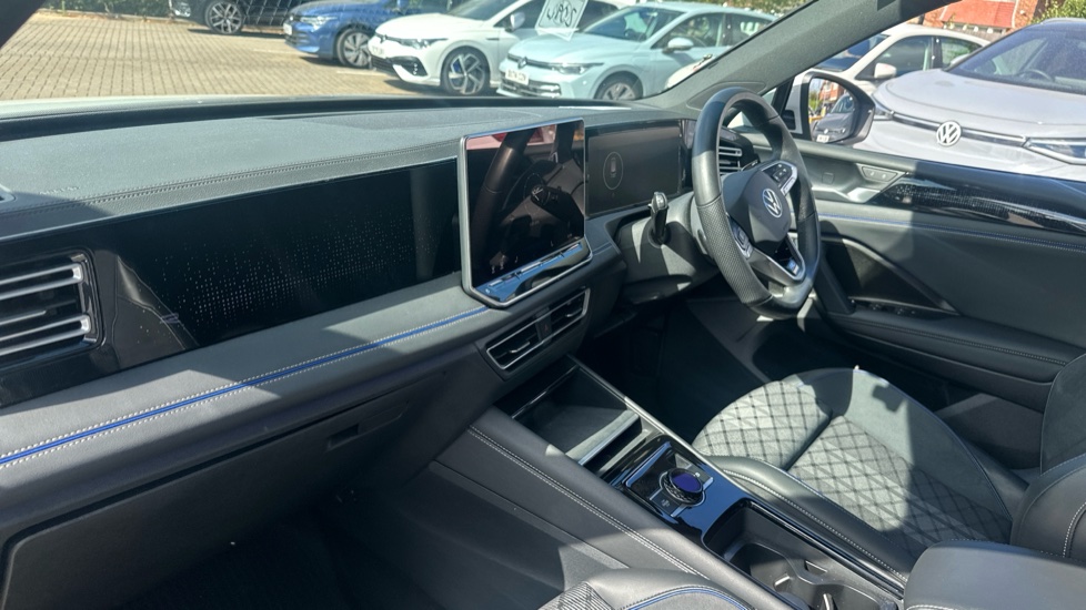 Volkswagen Tiguan 2.0 TDI R-Line 5dr DSG Diesel Estate - Image 2