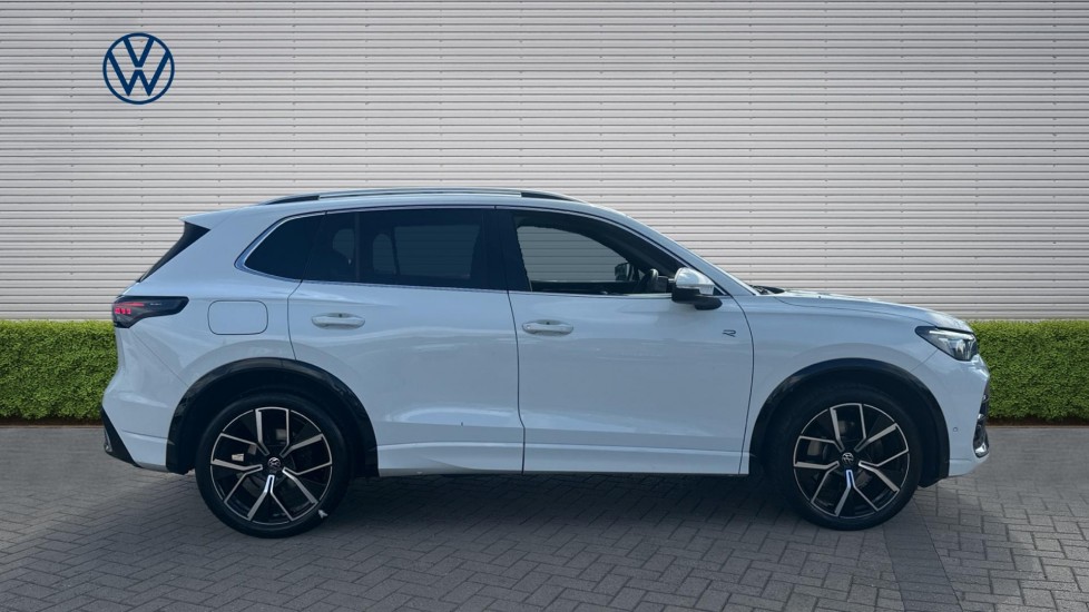 Volkswagen Tiguan 2.0 TDI R-Line 5dr DSG Diesel Estate - Image 4