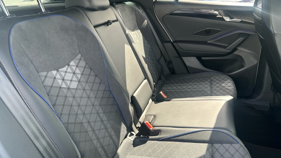 Volkswagen Tiguan 2.0 TDI R-Line 5dr DSG Diesel Estate - Image 16