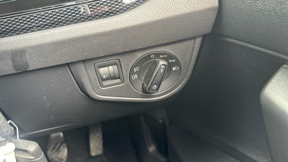 Volkswagen Polo 1.0 TSI Life 5dr Petrol Hatchback - Image 34