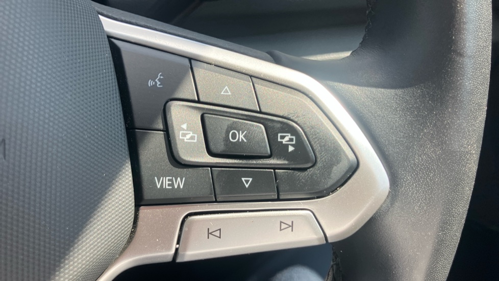 Volkswagen T-Roc 1.5 TSI Life 5dr Petrol Hatchback - Image 18
