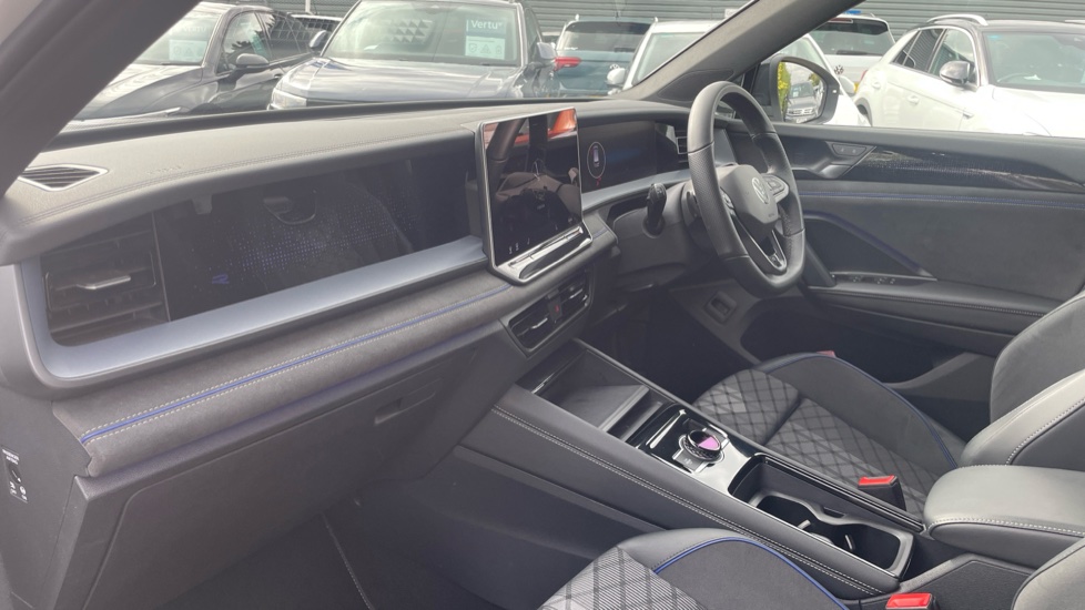 Volkswagen Tayron 1.5 eTSI R-Line 5dr DSG7 [7 Seat] Petrol Estate - Image 2