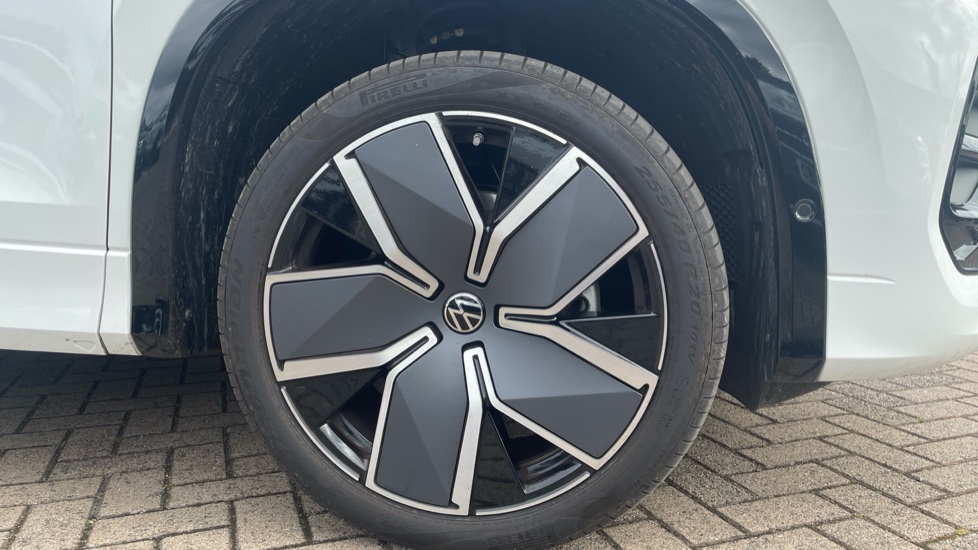 Volkswagen Tayron 1.5 eTSI R-Line 5dr DSG7 [7 Seat] Petrol Estate - Image 5