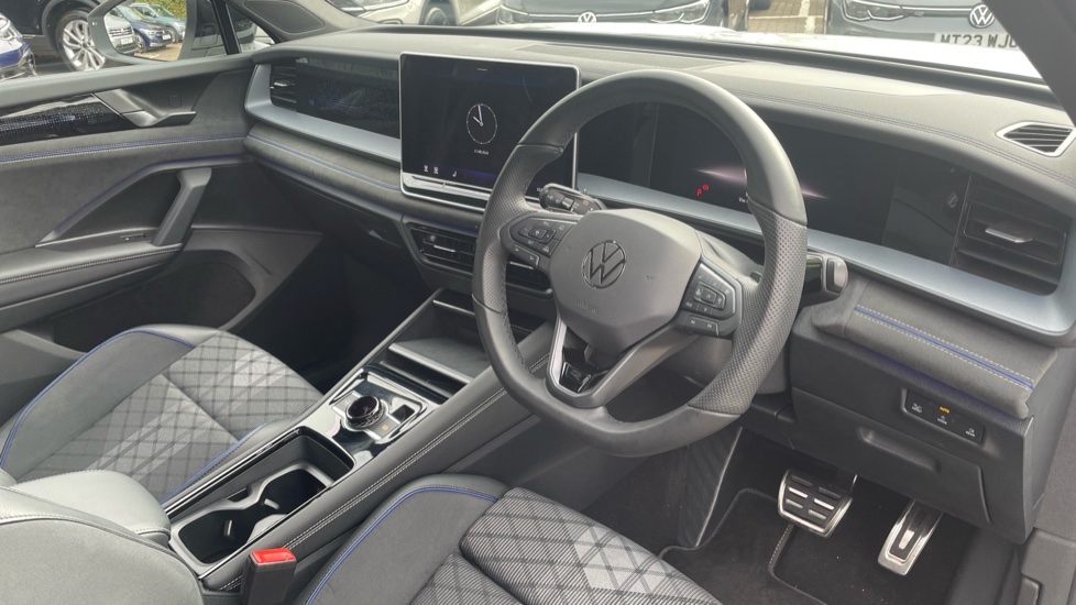 Volkswagen Tayron 1.5 eTSI R-Line 5dr DSG7 [7 Seat] Petrol Estate - Image 6