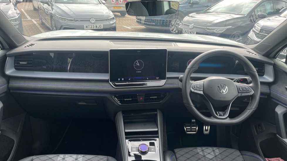 Volkswagen Tayron 1.5 eTSI R-Line 5dr DSG7 [7 Seat] Petrol Estate - Image 9