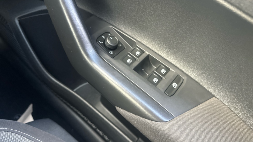 Volkswagen Taigo 1.0 TSI Life 5dr Petrol Hatchback - Image 35