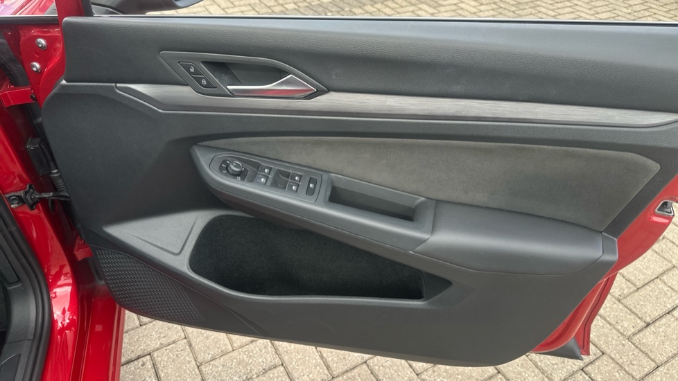 Volkswagen Golf 1.5 TSI 150 Style 5dr Petrol Hatchback - Image 19