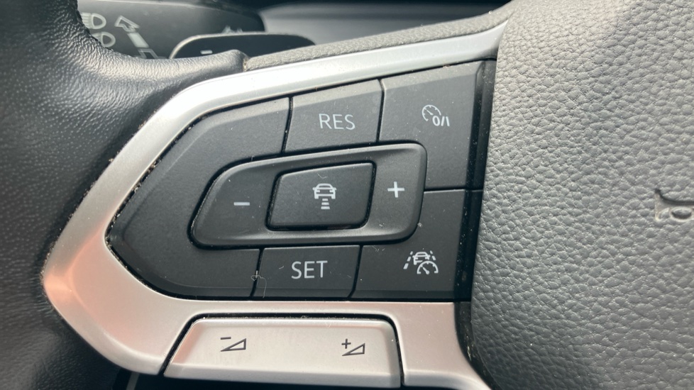 Volkswagen Golf 1.4 TSI eHybrid Style 5dr DSG Hatchback - Image 17