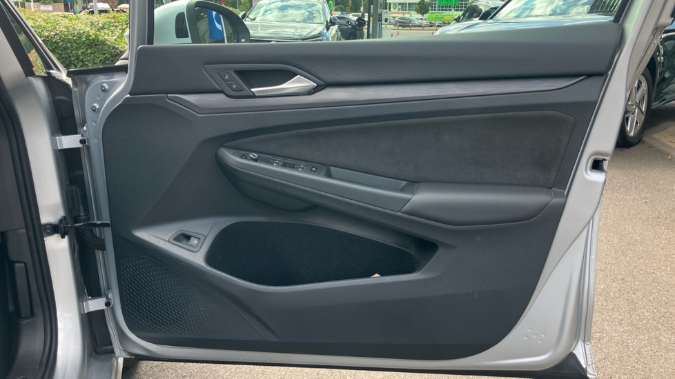 Volkswagen Golf 1.4 TSI eHybrid Style 5dr DSG Hatchback - Image 19