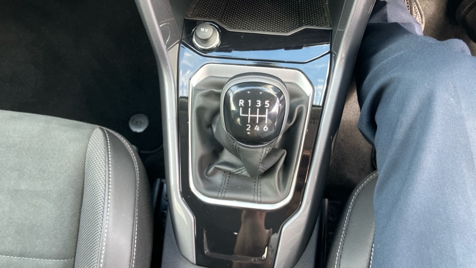 Volkswagen T-Roc 1.5 TSI Style 5dr Petrol Hatchback - Image 29