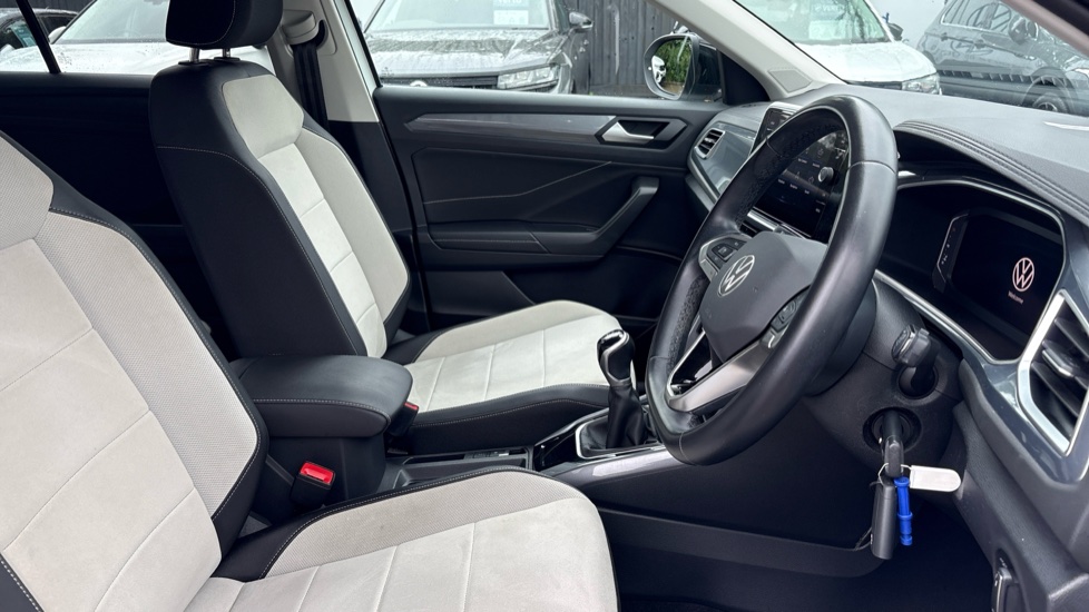 Volkswagen T-Roc 1.5 TSI Style 5dr Petrol Hatchback - Image 15