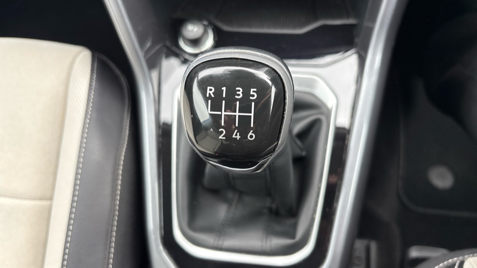 Volkswagen T-Roc 1.5 TSI Style 5dr Petrol Hatchback - Image 32