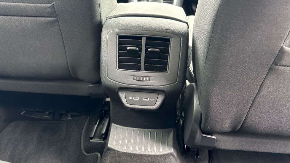Volkswagen T-Roc 1.5 TSI Style 5dr Petrol Hatchback - Image 39