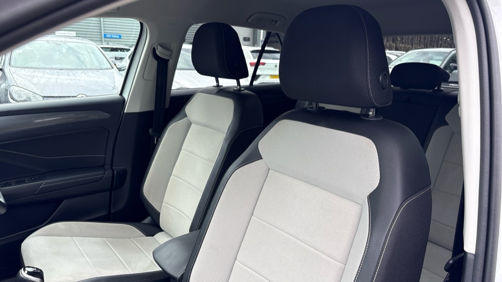 Volkswagen T-Roc 1.5 TSI Style 5dr Petrol Hatchback - Image 42