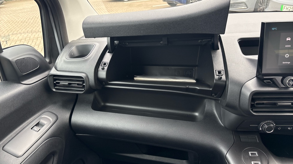 Citroen Berlingo M Petrol 1.2 PureTech 110ps Plus [5 seat] - Image 31