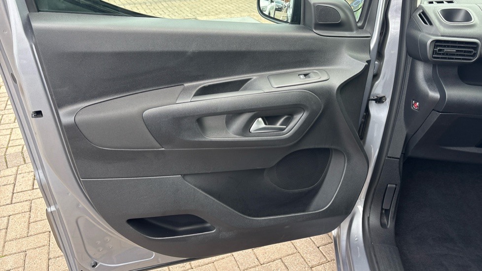 Citroen Berlingo M Petrol 1.2 PureTech 110ps Plus [5 seat] - Image 39