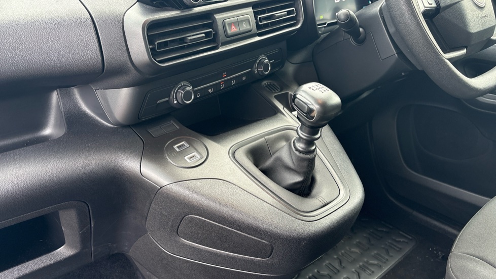 Citroen Berlingo M Petrol 1.2 PureTech 110ps Plus [5 seat] - Image 40