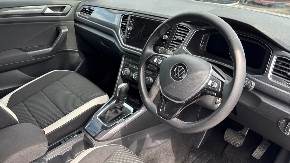 Volkswagen T-Roc 1.5 TSI EVO SEL 5dr DSG Petrol Hatchback - Image 6