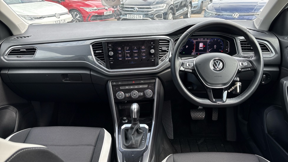 Volkswagen T-Roc 1.5 TSI EVO SEL 5dr DSG Petrol Hatchback - Image 9