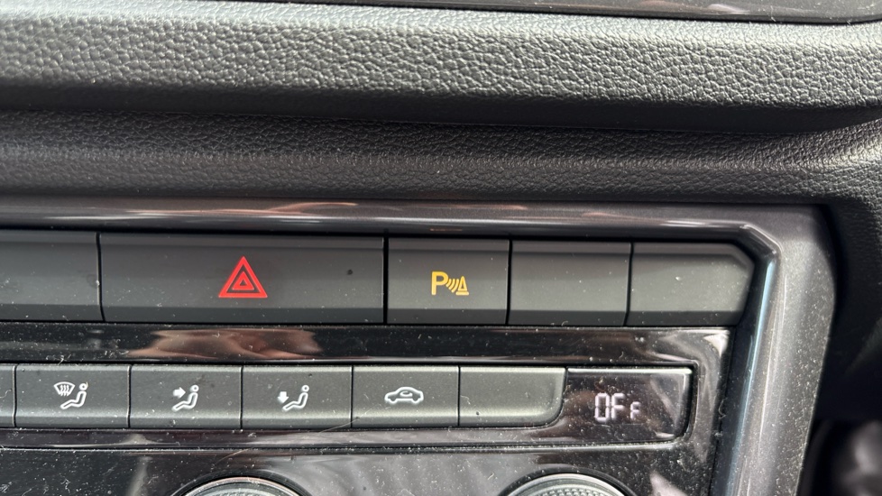Volkswagen T-Roc 1.5 TSI EVO SEL 5dr DSG Petrol Hatchback - Image 24