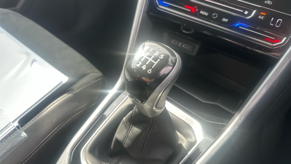 Volkswagen T-Roc 1.5 TSI Style 5dr Petrol Hatchback - Image 14
