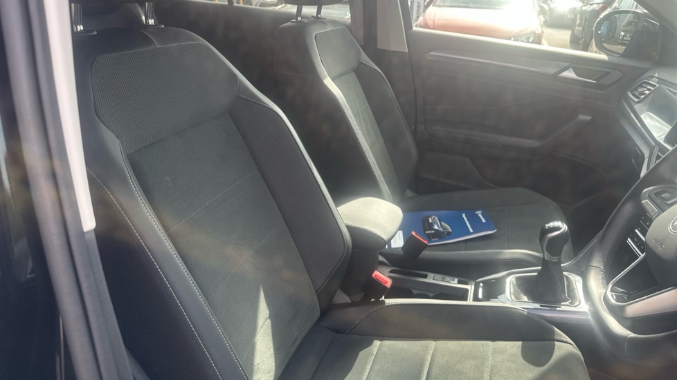 Volkswagen T-Roc 1.5 TSI Style 5dr Petrol Hatchback - Image 15
