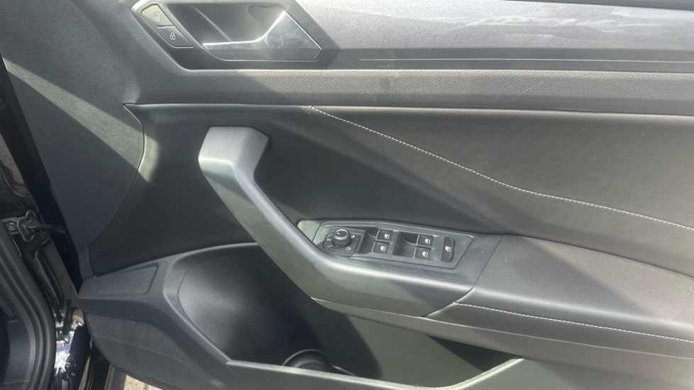 Volkswagen T-Roc 1.5 TSI Style 5dr Petrol Hatchback - Image 19