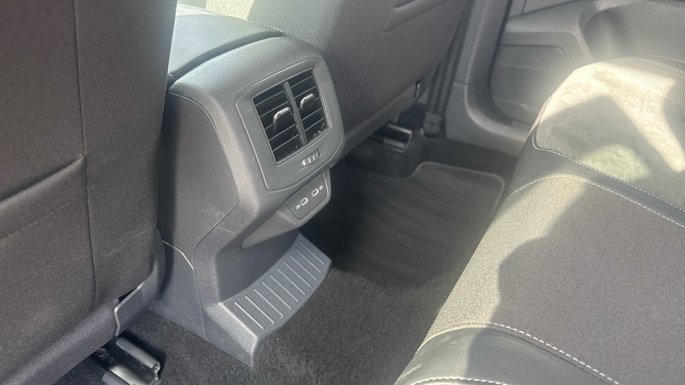 Volkswagen T-Roc 1.5 TSI Style 5dr Petrol Hatchback - Image 24