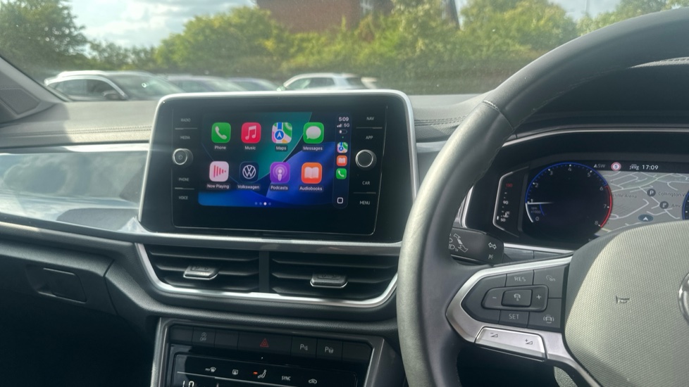 Volkswagen T-Roc 1.5 TSI Style 5dr Petrol Hatchback - Image 35