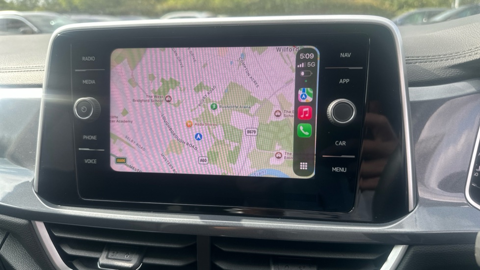 Volkswagen T-Roc 1.5 TSI Style 5dr Petrol Hatchback - Image 38