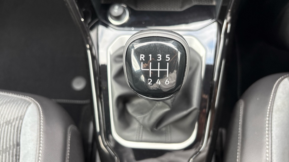 Volkswagen T-Roc 1.5 TSI R-Line 5dr Petrol Hatchback - Image 31
