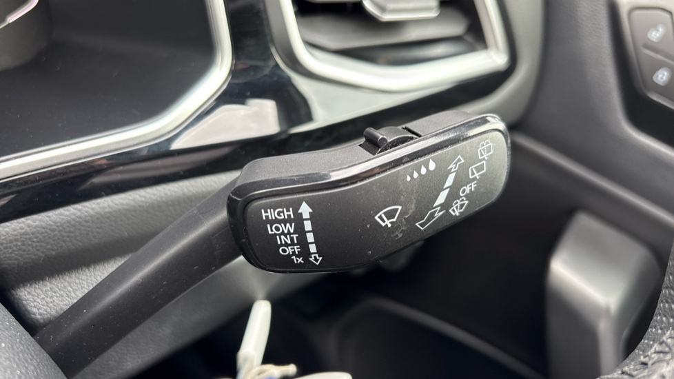 Volkswagen T-Roc 1.5 TSI R-Line 5dr Petrol Hatchback - Image 34