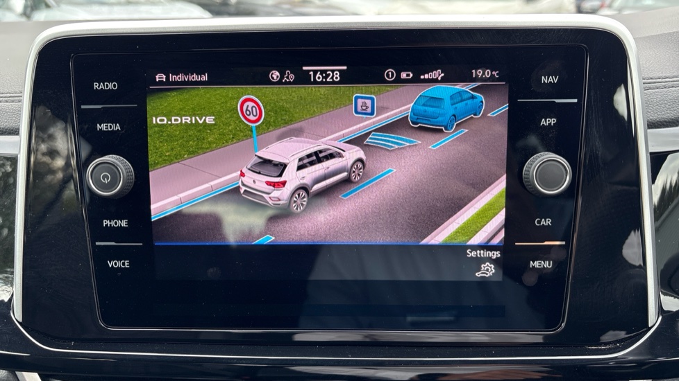 Volkswagen T-Roc 1.5 TSI R-Line 5dr Petrol Hatchback - Image 37