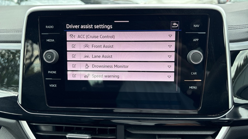 Volkswagen T-Roc 1.5 TSI R-Line 5dr Petrol Hatchback - Image 38